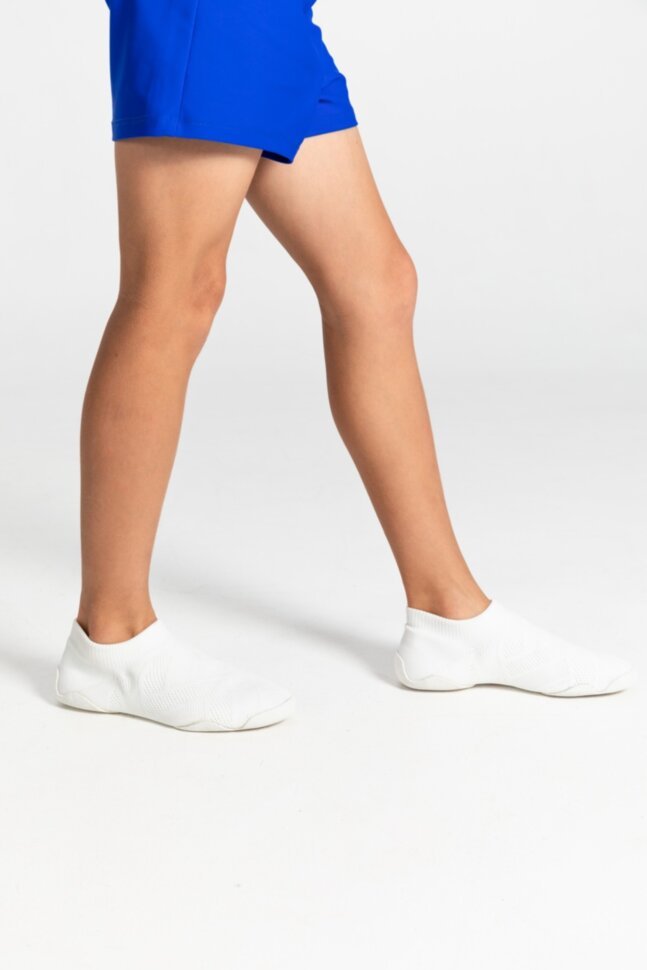 Gymnastics shoes